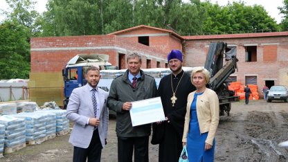 священник