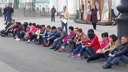 Туристы, Дворцовая площадь