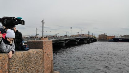 Благовещенский мост люди 