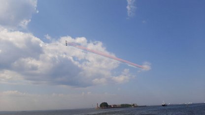 триколор парад