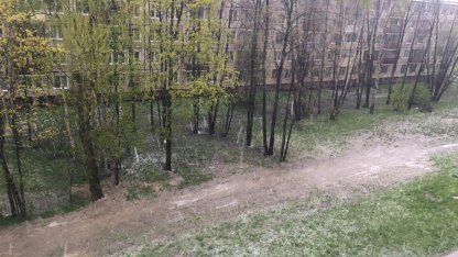 Опять град