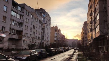 Тучи и мокрый асфальт