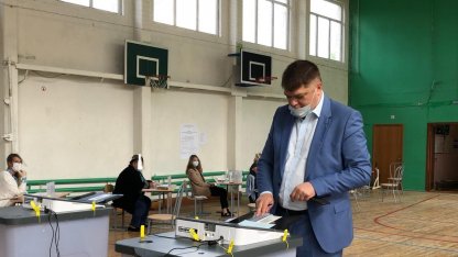 Дмитрий Василенко на голосовании 