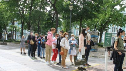 Первые посетители Эрмитажа после коронавируса