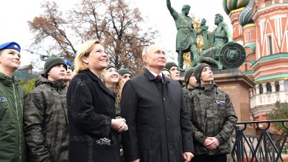 Путин и юнармейцы 
