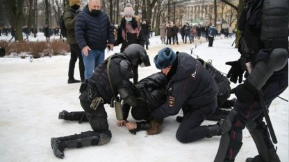 задержание на митинге в поддержку Навального 