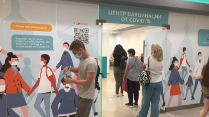 Очереди в пункте Вакцинации ТЦ "Невский центр"