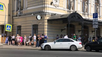 очередь у цирка на Фонтанке 
