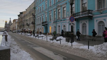 канал грибоедова в кучах снега
