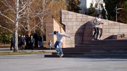 скейтбордисты