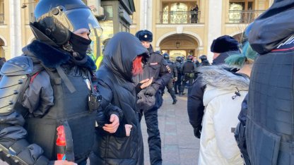 воскресный митинг у Гостиного двора 