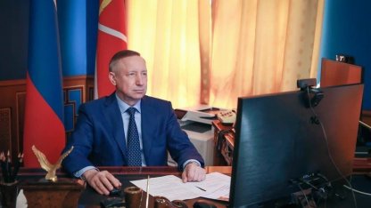 Беглов за компьютером