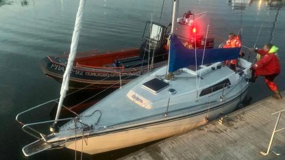 Судно село на мель у форта "Обручев"