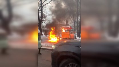 на невском загорелся ларек
