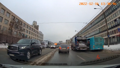Автобус и мусоровоз