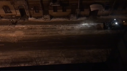 Уборка снега ночью