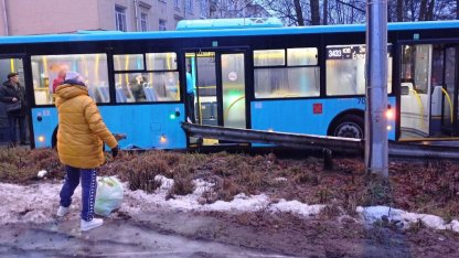 Автобус в Ломоносове