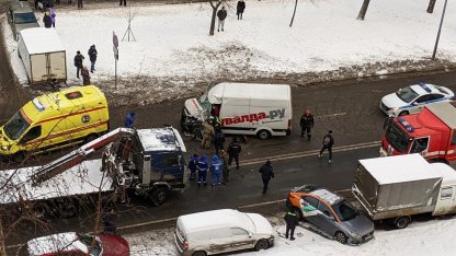 столкнулся манипулятор, микроавтобус и каршеринг