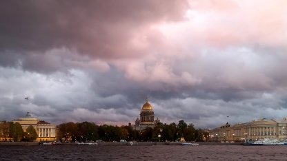Исаакий в багровых тучах