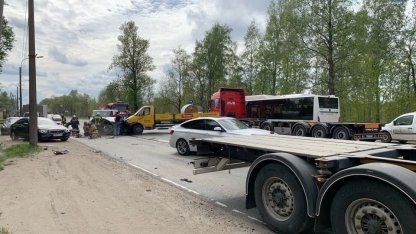 На Красносельском шоссе Chevrolet и «Газель» столкнулись лоб в лоб