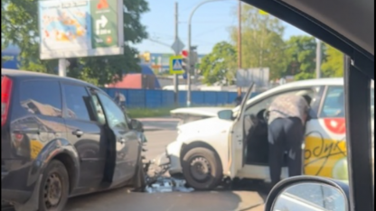 Такси столкнулось с Ford
