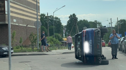 опрокинулась машина в Мурино