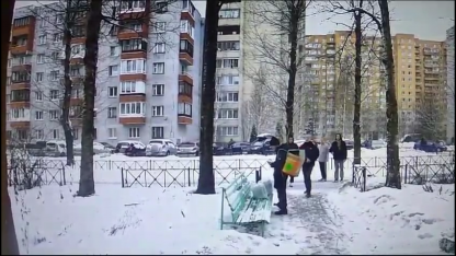 напали на курьера