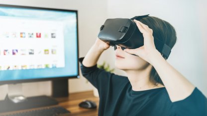 VR