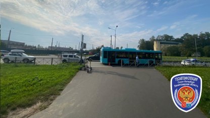 самокатчик попал под автобус