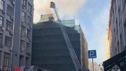 Горит историческое здание