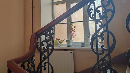 подъезд в центре города