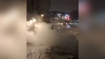 перекресток окутало паром