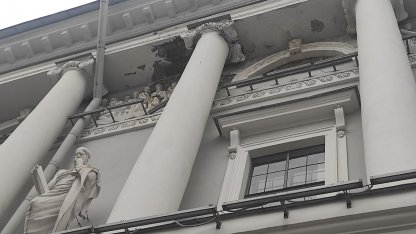 посыпалась штукатурка