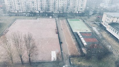 снег