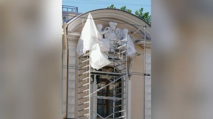 скульптуры младенцев