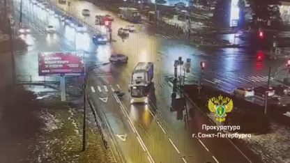 Автобус сбил женщину