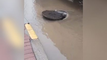 Водоканал отводит воду в канализацию