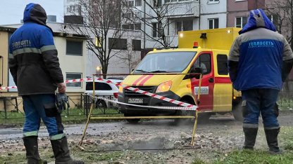 На Большевиков чинят трубу