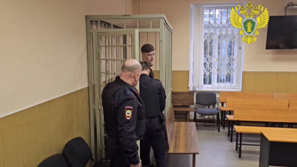 Избивал двоих детей