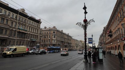 Невский проспект, украшения, слякоть, тучи, зим, весна, осень