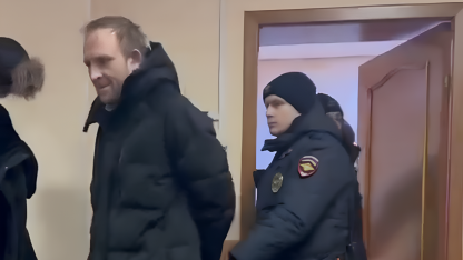 Наехал на полицейского, Пленарная