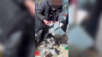ломился к соседу с молотком