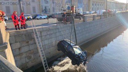 Машина упала в Обводный