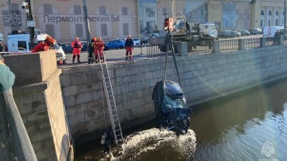 Машина упала в Обводный