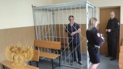 Стрелял гайками с балкона