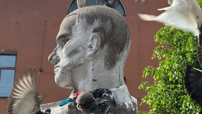 Бюст Маяковского на Маяковской