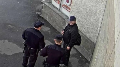 Приставал в метро