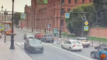 Jaguar сбил самокатчика