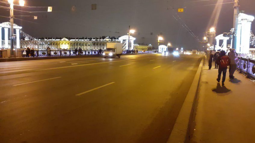 Перекрыт Дворцовый мост