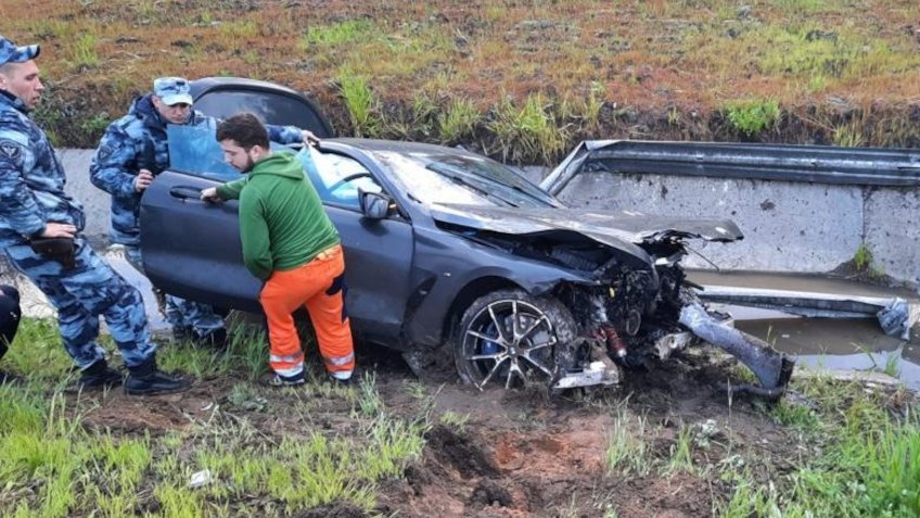 улетевшая в кювет BMW на трассе Нева 